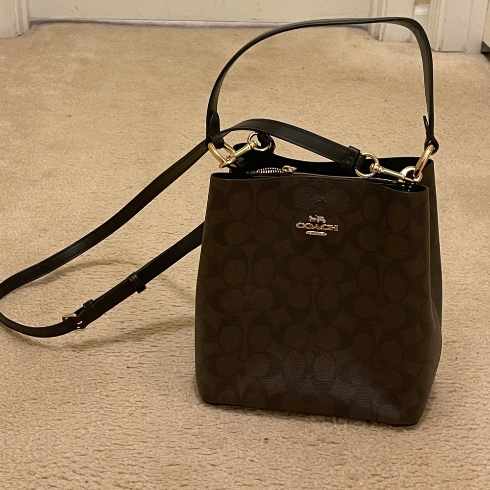 A lovely Coach purse perfect for any outing